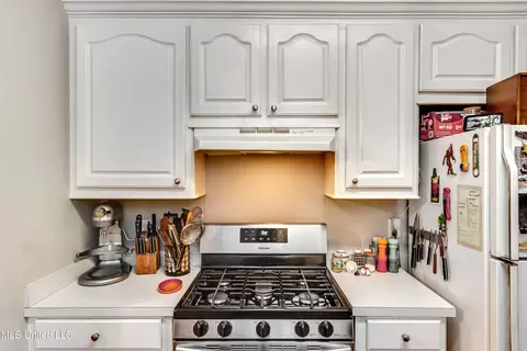 Kitchen - 117 Cape Charles, Brandon, MS 39047 photo 3 of 4