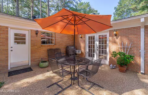 Exterior - 5328 Hialeah Dr, Jackson, MS 39211 photo 4 of 15
