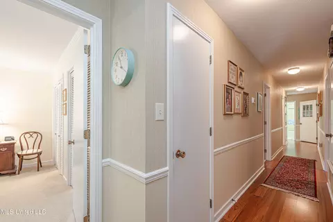Entry Way - 5328 Hialeah Dr, Jackson, MS 39211 photo 6 of 6