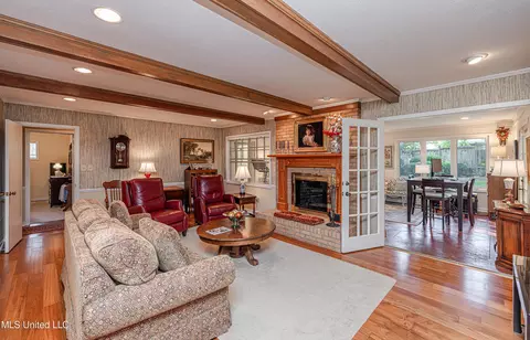 Living - 5328 Hialeah Dr, Jackson, MS 39211 photo 3 of 4