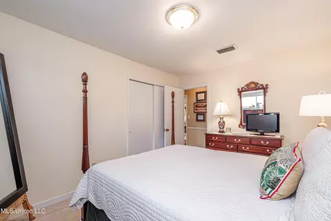 Bedroom - 5328 Hialeah Dr, Jackson, MS 39211 photo 9 of 11