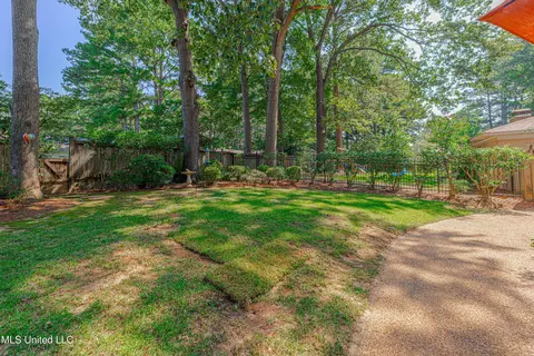 Exterior - 5328 Hialeah Dr, Jackson, MS 39211 photo 11 of 15