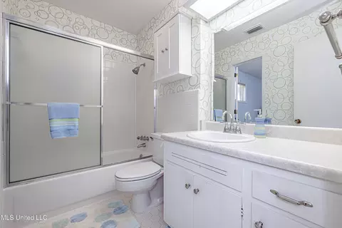 Bath - 5328 Hialeah Dr, Jackson, MS 39211 photo 3 of 3