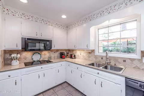 Kitchen - 5328 Hialeah Dr, Jackson, MS 39211 photo 2 of 7