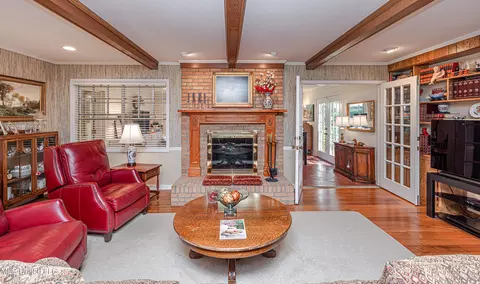 Living - 5328 Hialeah Dr, Jackson, MS 39211 photo 1 of 4