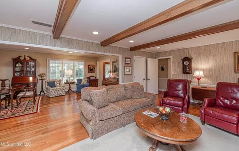 Living - 5328 Hialeah Dr, Jackson, MS 39211 photo 2 of 4