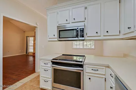 Kitchen - 232 Mallard Dr, Brandon, MS 39047 photo 1 of 2