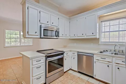 Kitchen - 232 Mallard Dr, Brandon, MS 39047 photo 2 of 2