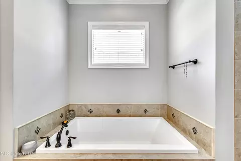 Bath - 104 Carrington Dr, Madison, MS 39110 photo 5 of 7