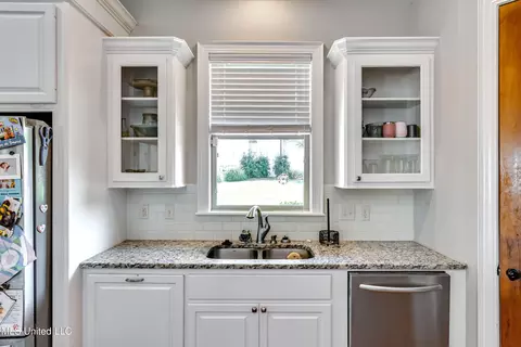 Kitchen - 104 Carrington Dr, Madison, MS 39110 photo 5 of 8