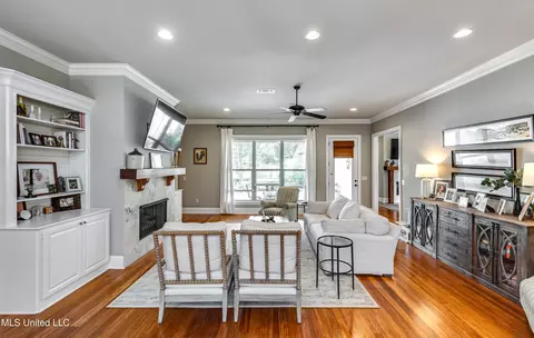 Living - 104 Carrington Dr, Madison, MS 39110 photo 3 of 8