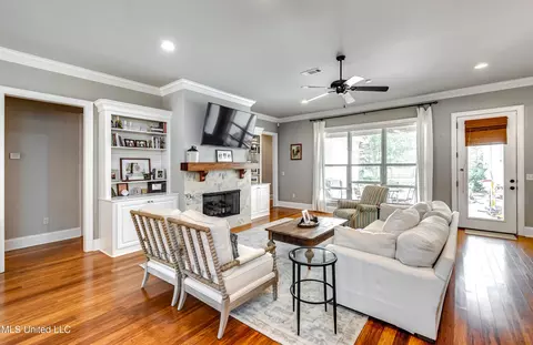 Living - 104 Carrington Dr, Madison, MS 39110 photo 5 of 8
