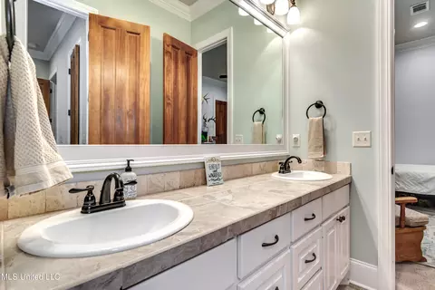 Bath - 104 Carrington Dr, Madison, MS 39110 photo 6 of 7