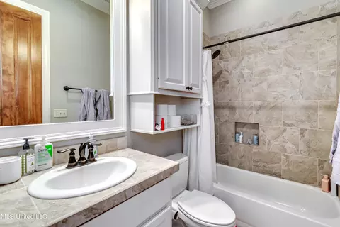 Bath - 104 Carrington Dr, Madison, MS 39110 photo 7 of 7