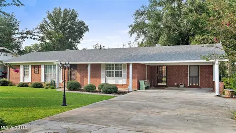 1210 Melwood Dr, Forest, MS 39074