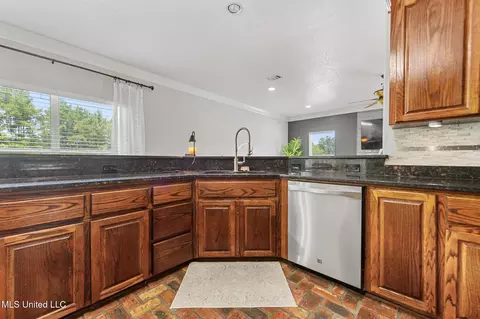Kitchen - 22140 Red Fox Run, Saucier, MS 39574 photo 3 of 4