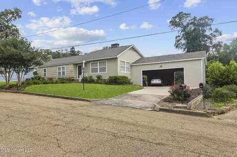 917 North St, Mccomb, MS 39648