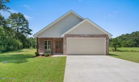 17 Bounds Rd, Sumrall, MS 39482