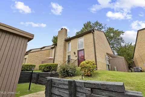 Exterior - 27 Park Crest Pl, Jackson, MS 39211 photo 3 of 7