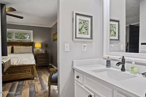 Bath - 27 Park Crest Pl, Jackson, MS 39211 photo 1 of 3