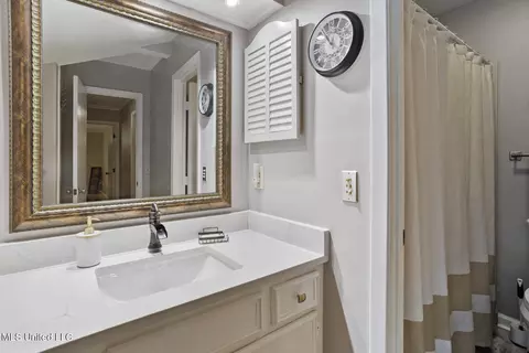 Bath - 27 Park Crest Pl, Jackson, MS 39211 photo 3 of 3