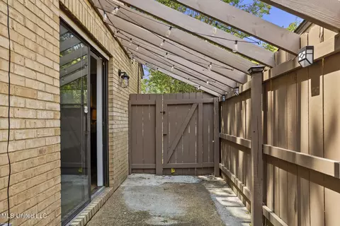 Exterior - 27 Park Crest Pl, Jackson, MS 39211 photo 7 of 7