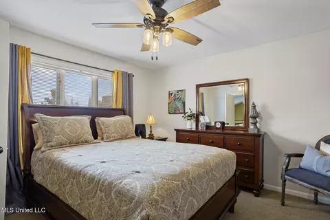 Bedroom - 27 Park Crest Pl, Jackson, MS 39211 photo 3 of 3