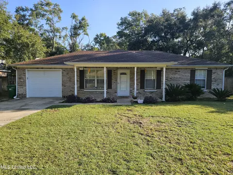808 Orange St, Ocean Springs, MS 39564