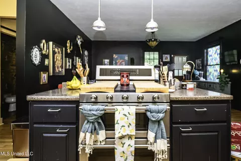 Kitchen - 2905 Oxford Ave, Jackson, MS 39216 photo 3 of 4