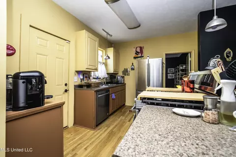 Kitchen - 2905 Oxford Ave, Jackson, MS 39216 photo 1 of 4