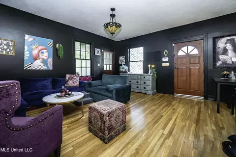 Living - 2905 Oxford Ave, Jackson, MS 39216 photo 2 of 2