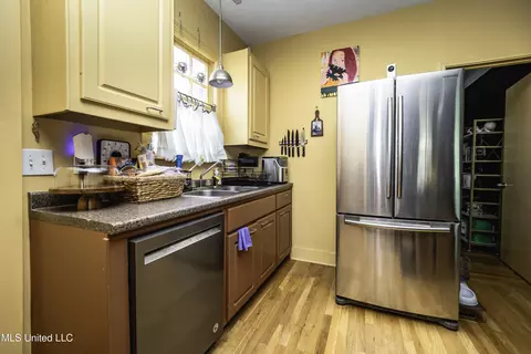 Kitchen - 2905 Oxford Ave, Jackson, MS 39216 photo 2 of 4