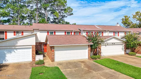 426 Lakebend Pl, Brandon, MS 39042