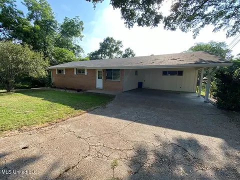 305 Cottage Dr, Natchez, MS 39120