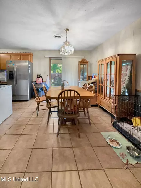 Dining - 8518 Highway 483, Lena, MS 39094 photo 1 of 1