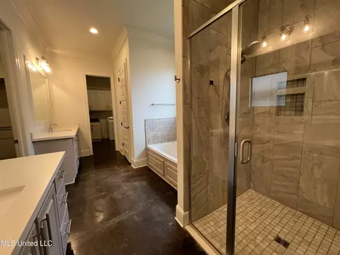 Bath - 731 Glenwild Dr, Canton, MS 39046 photo 2 of 12