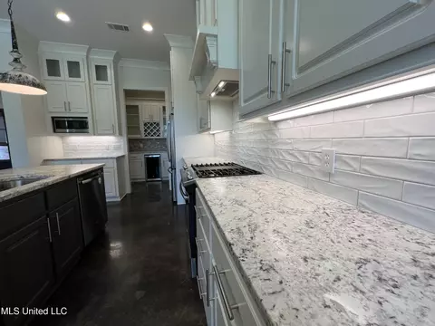 Kitchen - 731 Glenwild Dr, Canton, MS 39046 photo 4 of 12