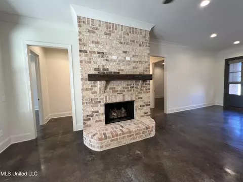 Living - 731 Glenwild Dr, Canton, MS 39046 photo 4 of 5