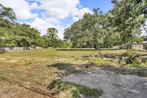 1126 Judge Sekul Ave, Biloxi, MS 39530