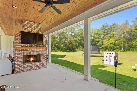 Exterior - 19255 Eli Dudley Rd, Moss Point, MS 39562 photo 2 of 5