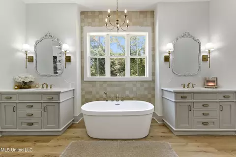 Bath - 19255 Eli Dudley Rd, Moss Point, MS 39562 photo 1 of 4