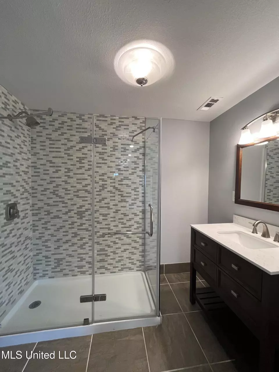 Bath - 16 52 St, Gulfport, MS 39507 photo 5 of 5