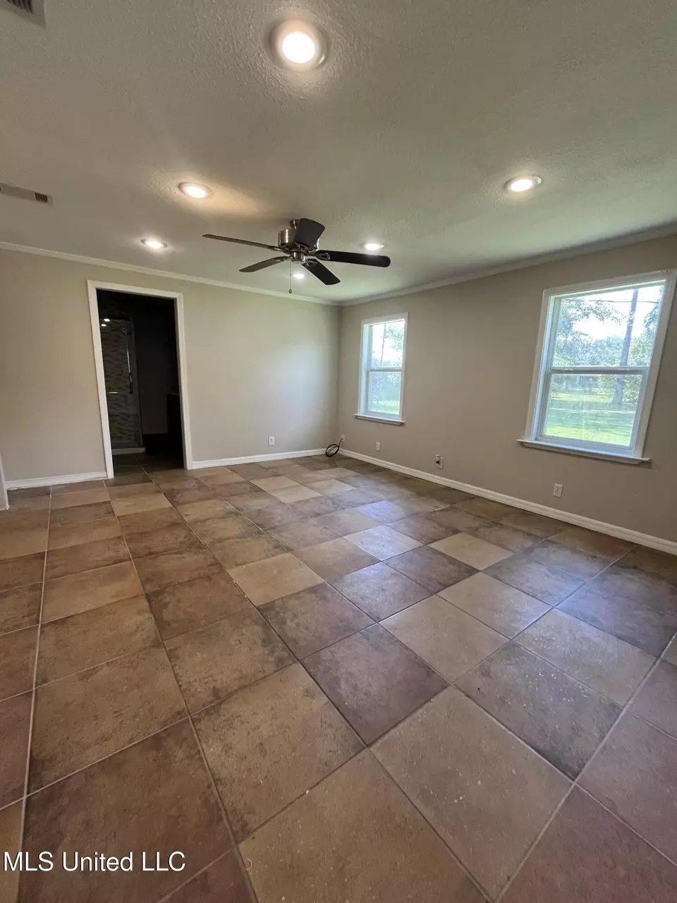 Living - 16 52 St, Gulfport, MS 39507 photo 2 of 2