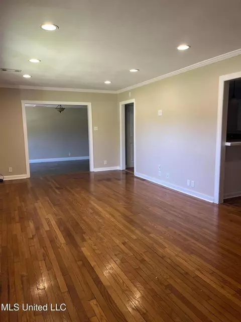 Living - 16 52 St, Gulfport, MS 39507 photo 1 of 2