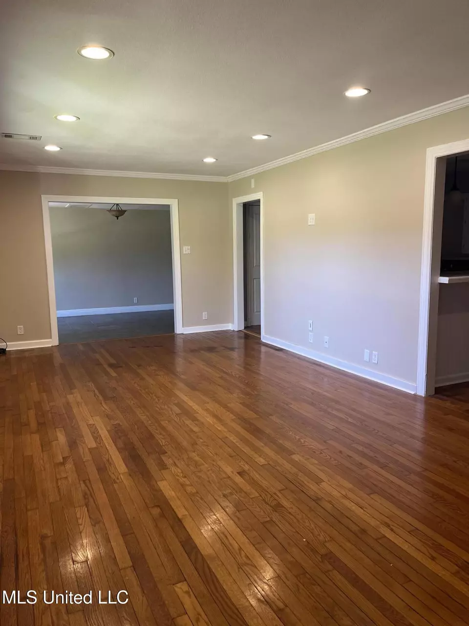 Living - 16 52 St, Gulfport, MS 39507 photo 1 of 2