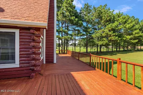 Exterior - 126 Parks Rd, Jackson, MS 39212 photo 6 of 7