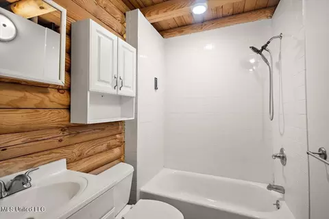 Bath - 126 Parks Rd, Jackson, MS 39212 photo 1 of 4