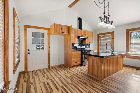 Kitchen - 126 Parks Rd, Jackson, MS 39212 photo 1 of 2