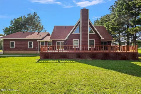 Exterior - 126 Parks Rd, Jackson, MS 39212 photo 4 of 7