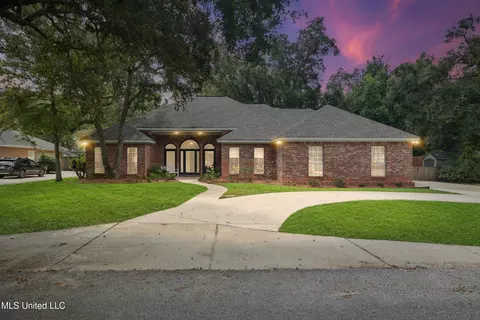 13809 Plano Rd, Ocean Springs, MS 39564